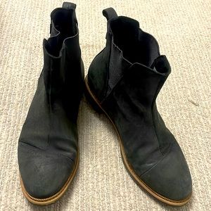 Toms women’s black Chelsea boots